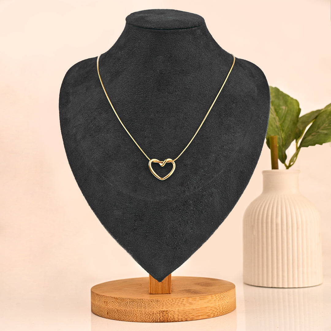 Elegant Heart Link Pendant Necklace – Premium Gold-Tone Jewelry