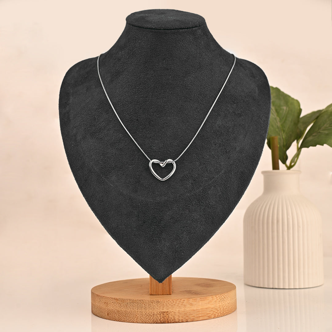 Elegant Heart Link Pendant Necklace – Premium Gold-Tone Jewelry