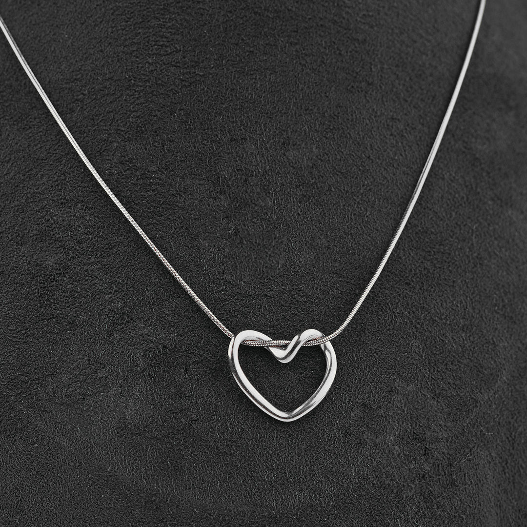 Elegant Heart Link Pendant Necklace – Premium Gold-Tone Jewelry