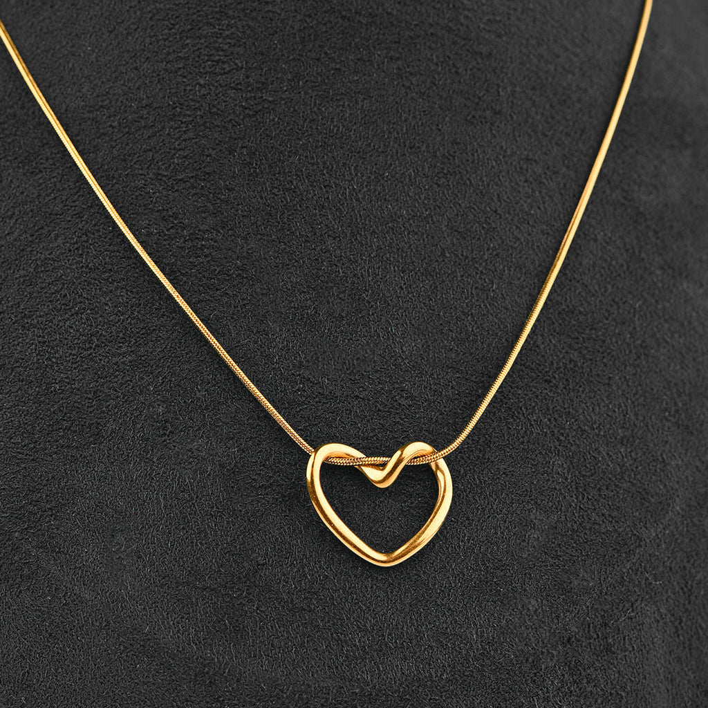 Elegant Heart Link Pendant Necklace – Premium Gold-Tone Jewelry