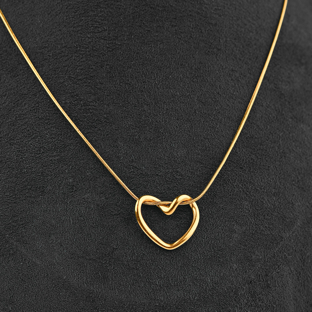 Elegant Heart Link Pendant Necklace – Premium Gold-Tone Jewelry