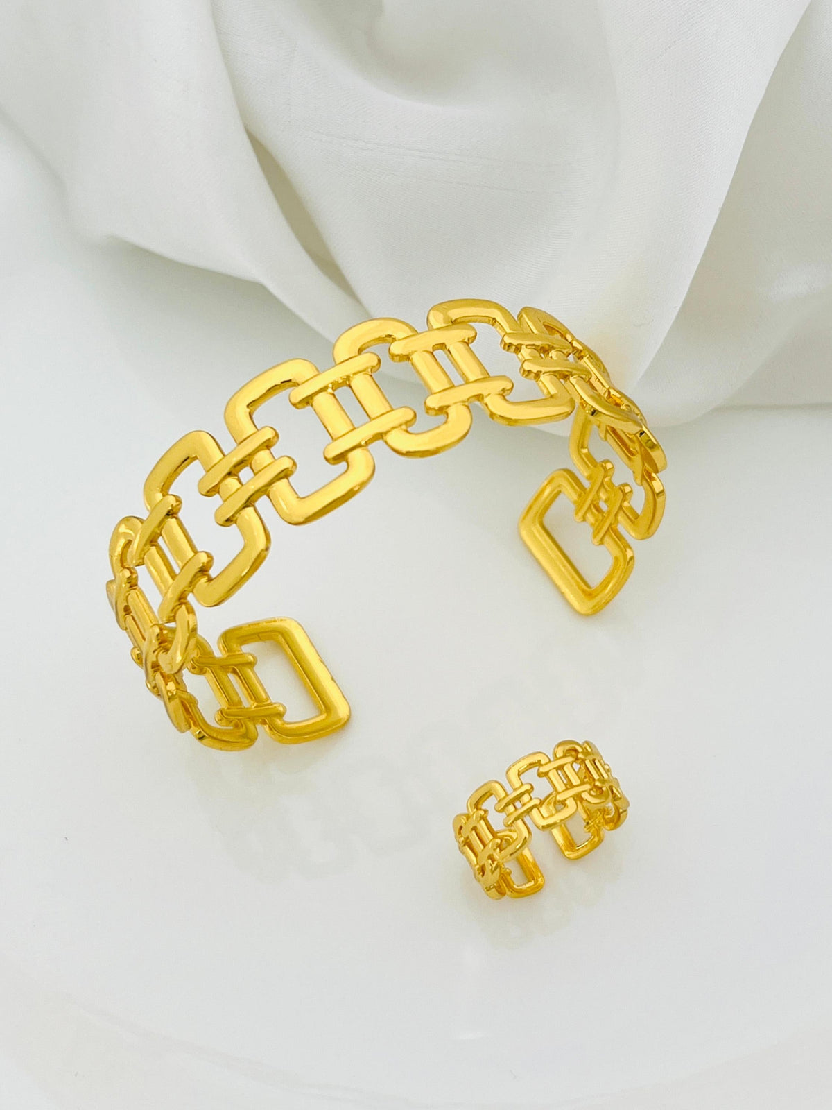 Contorto Bangle (Adjustable)