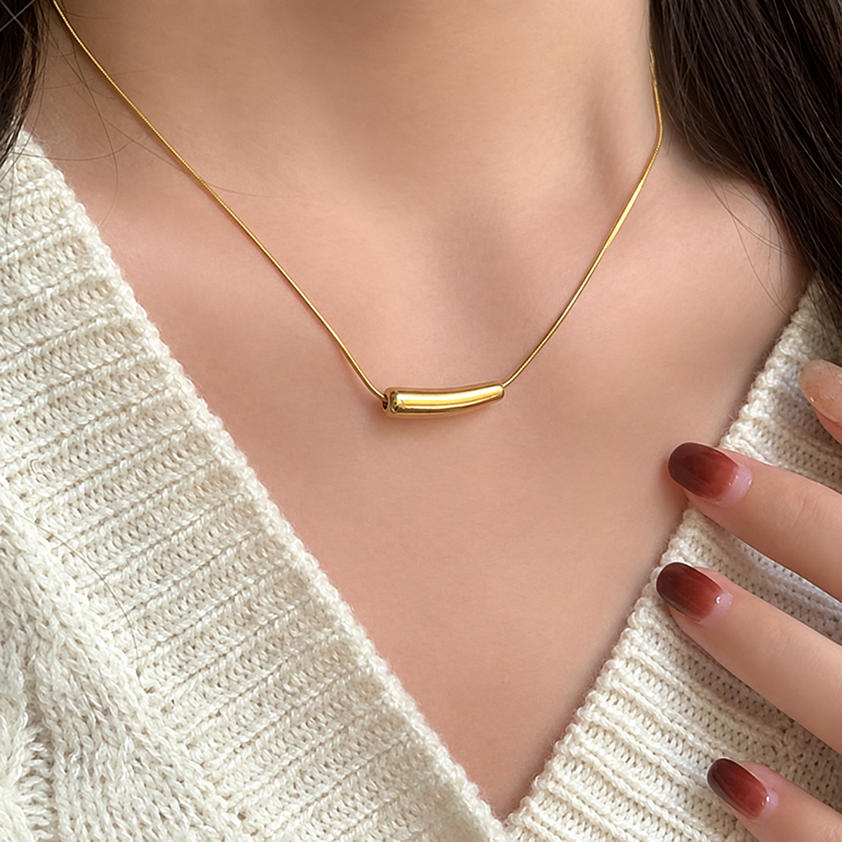 Korean-Style Aesthetic Curved bar Pendant Necklace
