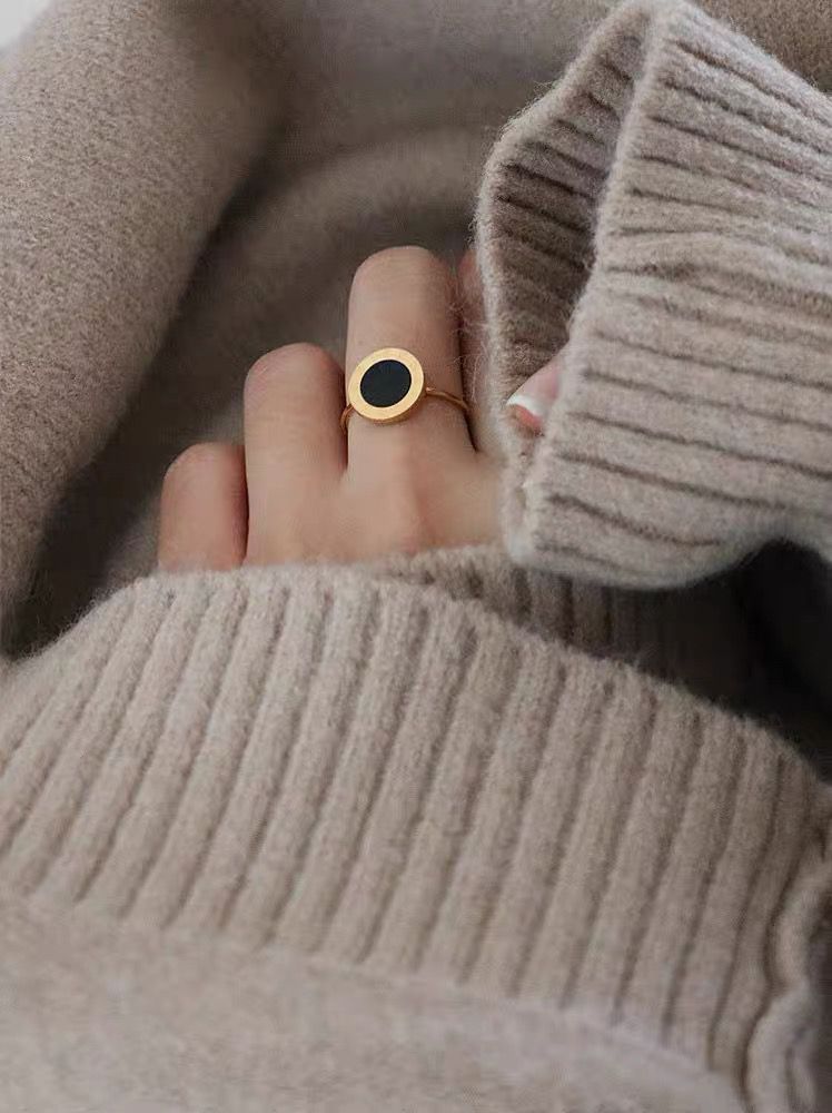 Black Round Adjustable Ring